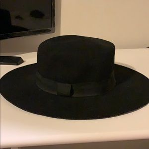 black brimmed hat